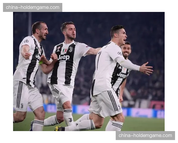 尤文图斯1-0小胜巴塞罗那,凭借坚固的链式防守赢得首回合优势 尤文图斯1-0小胜巴塞罗那,凭借坚固的链式防守赢得首回合优势