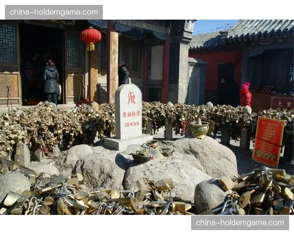 山东泰山上演“泰山童子”vr灯光秀，庆祝俱乐部成立纪念日